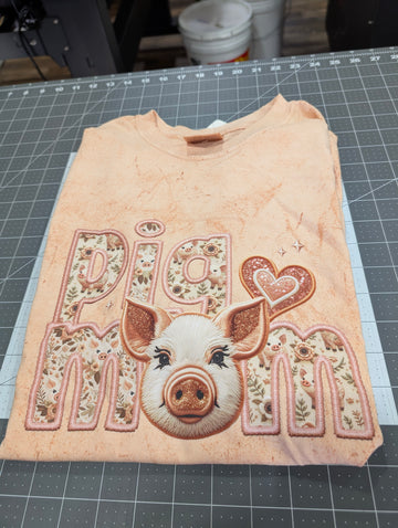 Pig Mom T-shirt